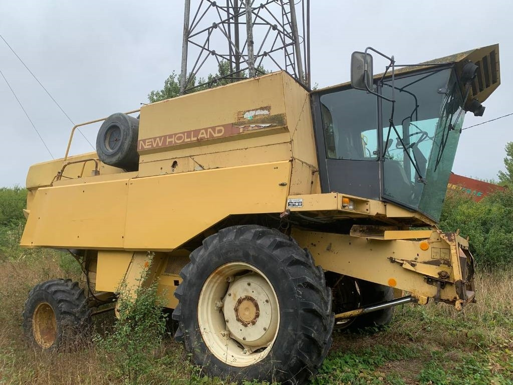 New Holland TX 32 - Combine harvester: picture 2 New Holland TX 32 - Combine harvester: picture 2