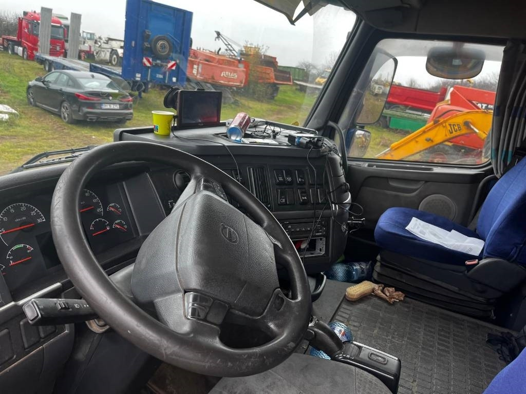 Volvo FH 12 460  - Box truck: picture 4 Volvo FH 12 460  - Box truck: picture 4