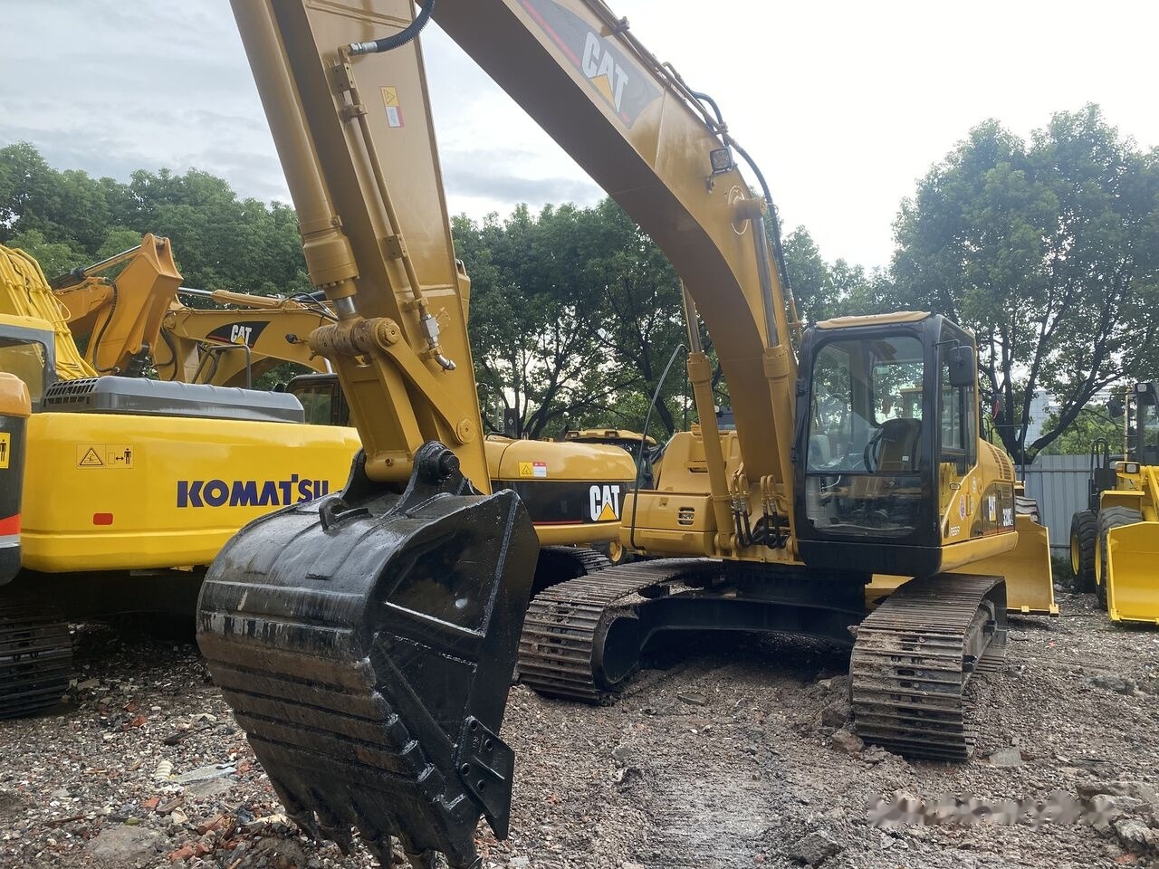 Crawler excavator Caterpillar 320CL: picture 1