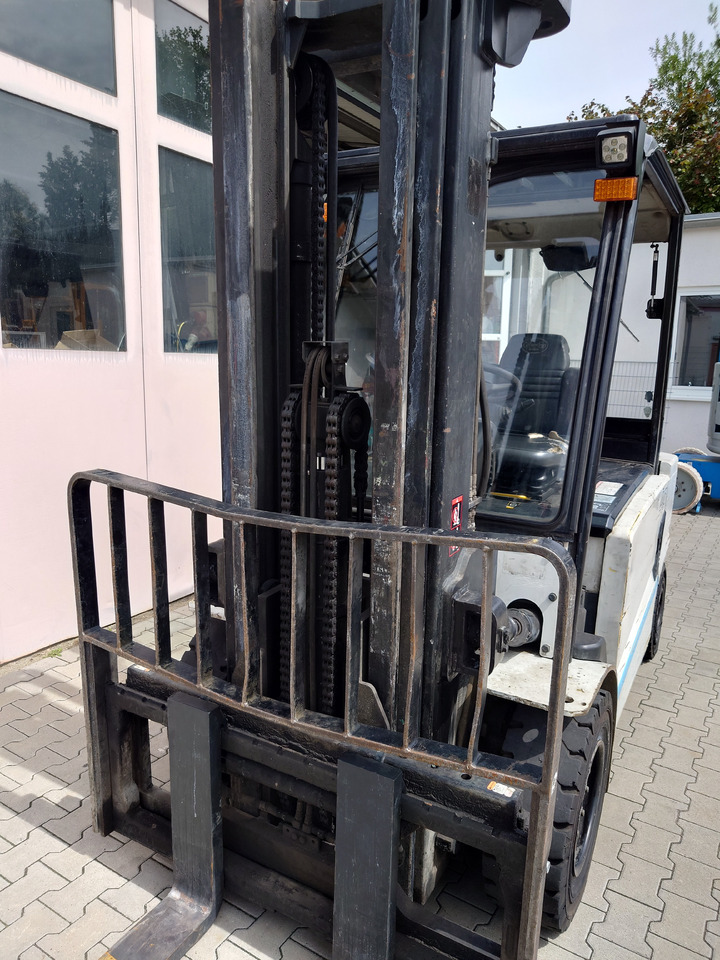 Hyundai 40B-9 - Electric forklift: picture 4 Hyundai 40B-9 - Electric forklift: picture 4