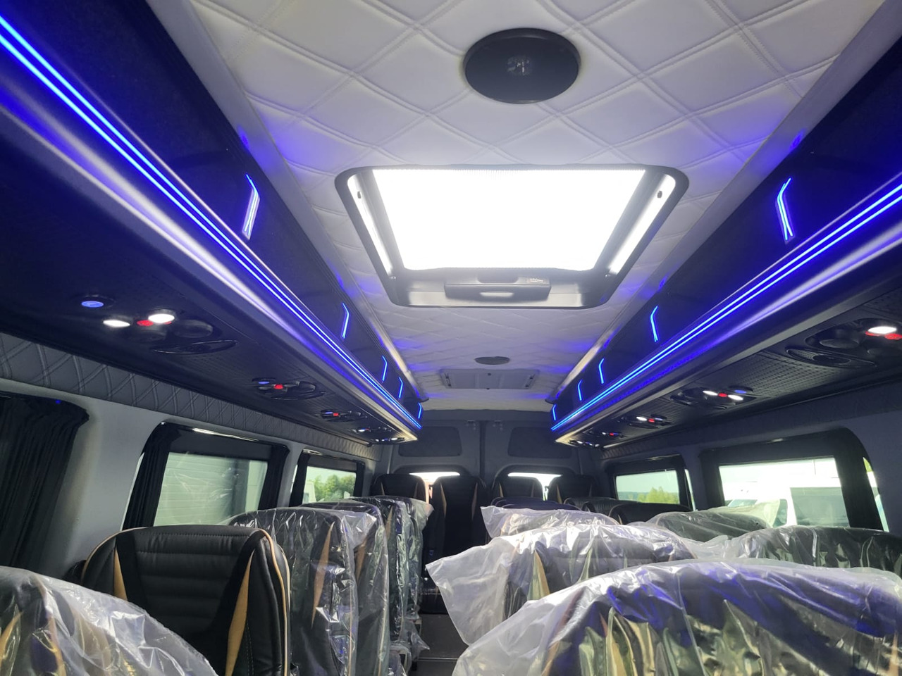 Suburban bus Mercedes-Benz Sprinter 519 CDI 24 places + 3 standing: picture 14