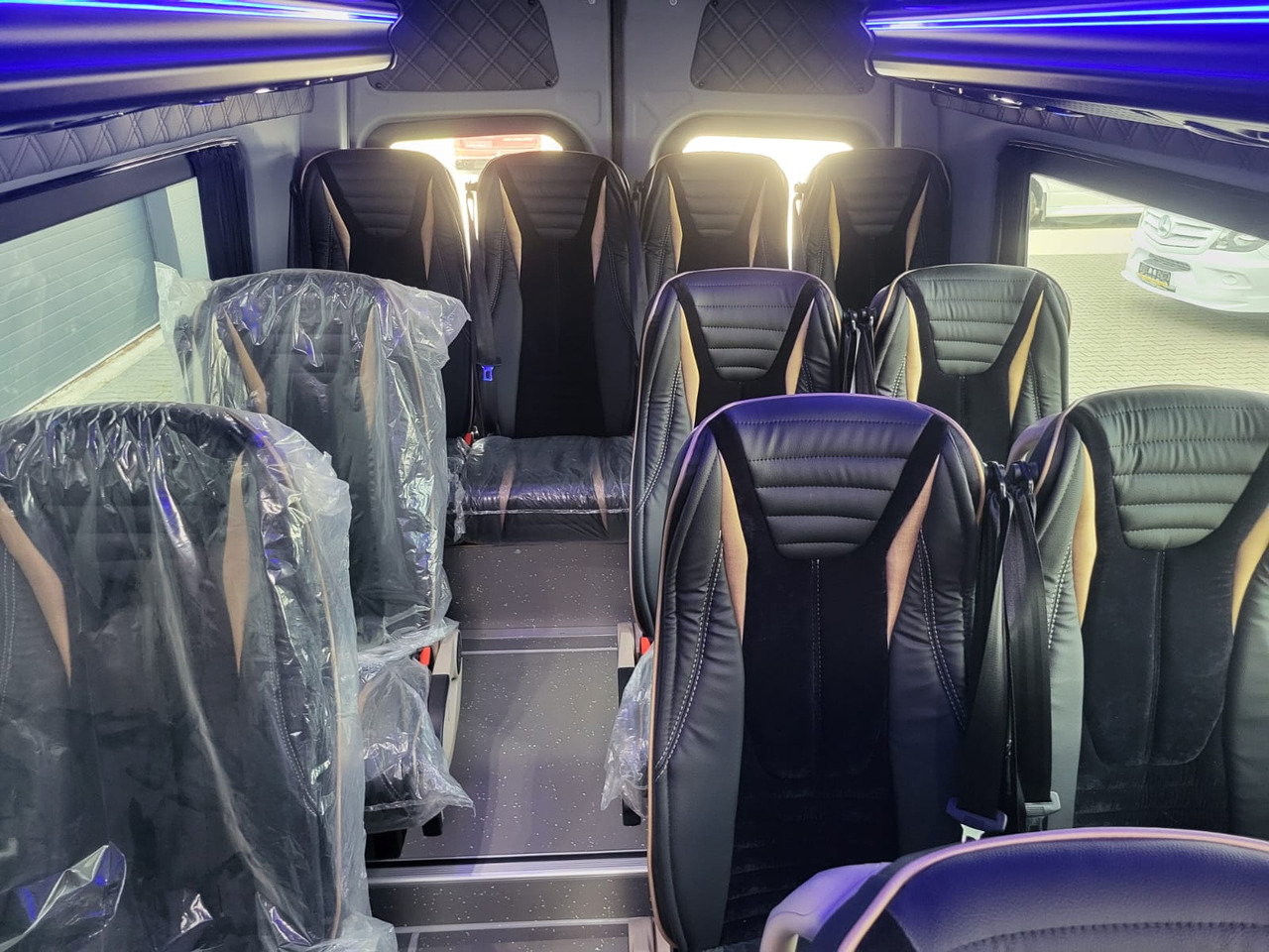 Suburban bus Mercedes-Benz Sprinter 519 CDI 24 places + 3 standing: picture 12