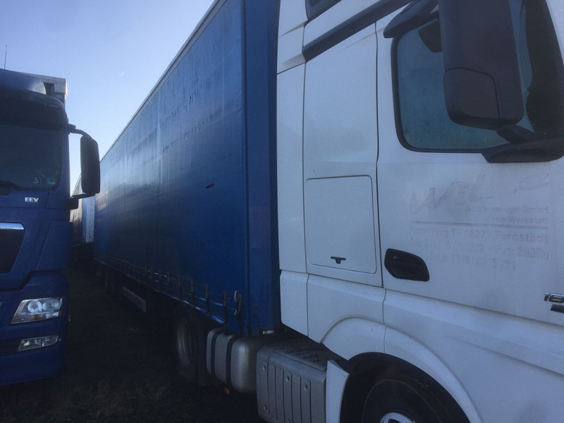 Krone SD - Curtainsider semi-trailer: picture 1 Krone SD - Curtainsider semi-trailer: picture 1