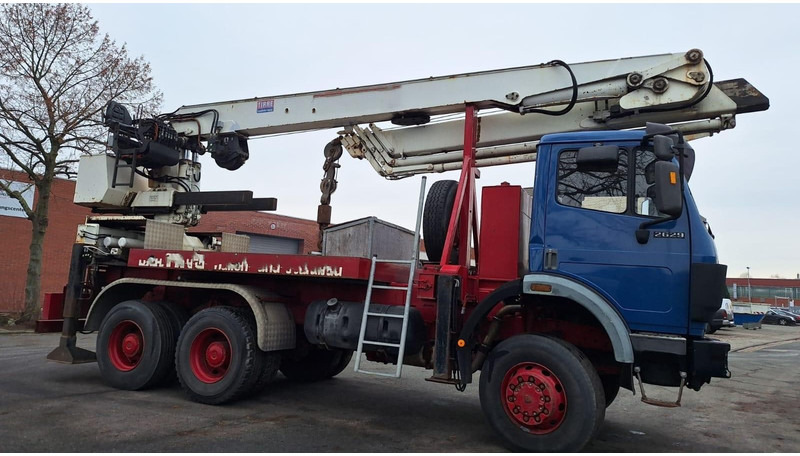 Mercedes-Benz 2629 AK Motorwagen mit Kran Dachdeckerkran6x6 - Dropside/ Flatbed truck, Crane truck: picture 1 Mercedes-Benz 2629 AK Motorwagen mit Kran Dachdeckerkran6x6 - Dropside/ Flatbed truck, Crane truck: picture 1