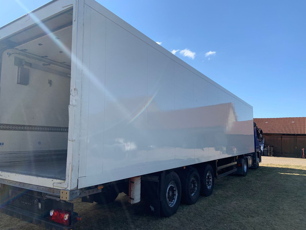 Schmitz Cargobull SKO 24 Tiefkühler 3Achser SAF - Closed box semi-trailer: picture 2 Schmitz Cargobull SKO 24 Tiefkühler 3Achser SAF - Closed box semi-trailer: picture 2