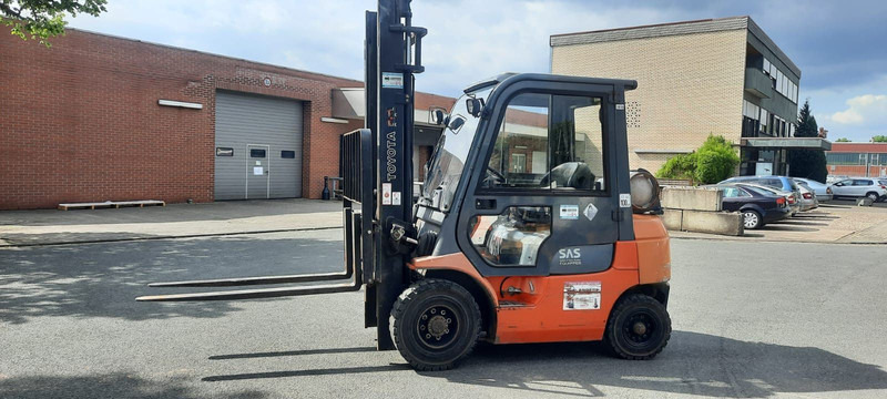 Toyota 42-7FGF20 - LPG forklift: picture 3 Toyota 42-7FGF20 - LPG forklift: picture 3