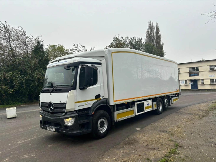 Refrigerator truck 2015 Mercedes Axor 2532 Refrigerated Truck SSJ Axor: picture 8