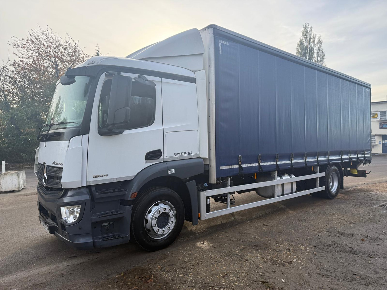 2018 Mercedes Actros 1824 Curtainside Truck - Curtainsider truck: picture 2 2018 Mercedes Actros 1824 Curtainside Truck - Curtainsider truck: picture 2