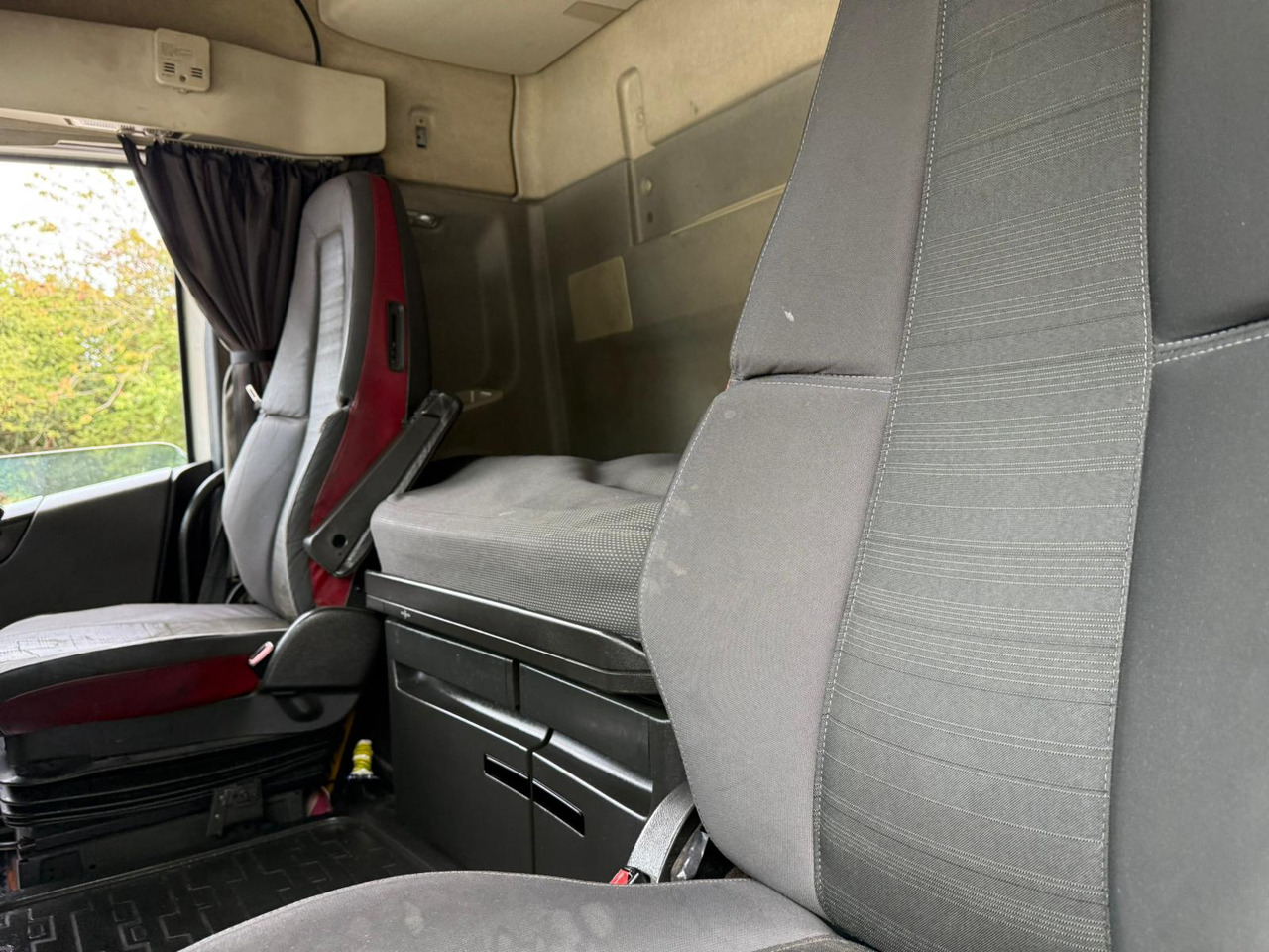 Tractor unit 2016 Volvo FH 460 Tractor Unit: picture 28