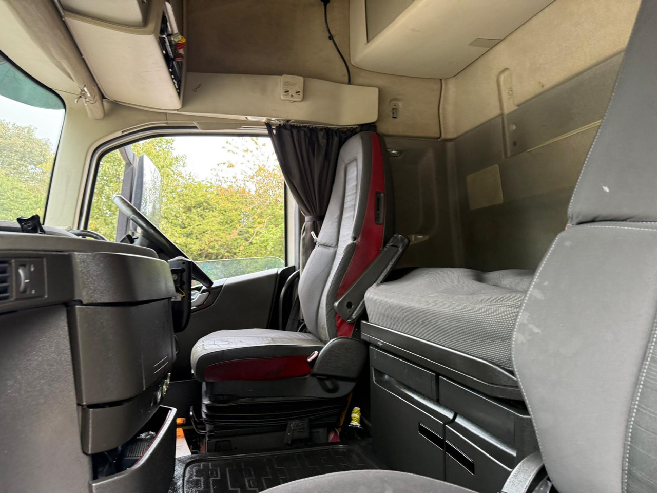Tractor unit 2016 Volvo FH 460 Tractor Unit: picture 27