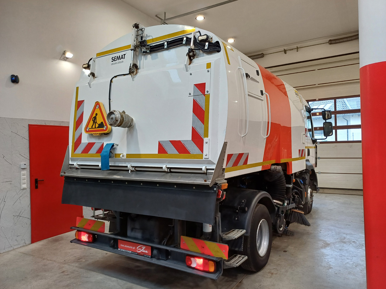 RENAULT D12 Zamiatarka Kehrmaschine 2 Motoren SEMAT Zoeller Szczotki L/R Euro 6 PM10 2017r - Road sweeper: picture 4 RENAULT D12 Zamiatarka Kehrmaschine 2 Motoren SEMAT Zoeller Szczotki L/R Euro 6 PM10 2017r - Road sweeper: picture 4