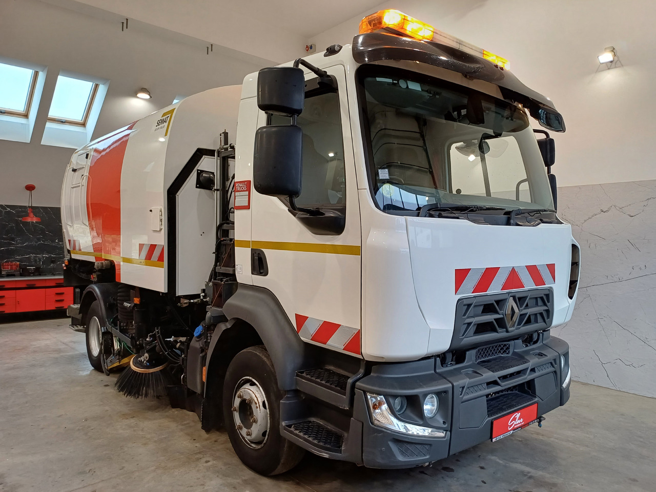 RENAULT D12 Zamiatarka Kehrmaschine 2 Motoren SEMAT Zoeller Szczotki L/R Euro 6 PM10 2017r - Road sweeper: picture 1 RENAULT D12 Zamiatarka Kehrmaschine 2 Motoren SEMAT Zoeller Szczotki L/R Euro 6 PM10 2017r - Road sweeper: picture 1