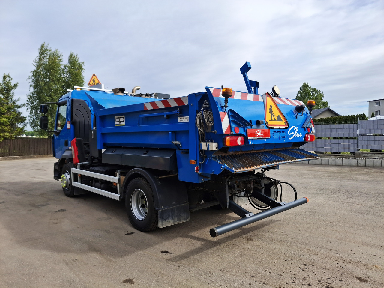 Renault D16 - Asphalt distributor: picture 2 Renault D16 - Asphalt distributor: picture 2