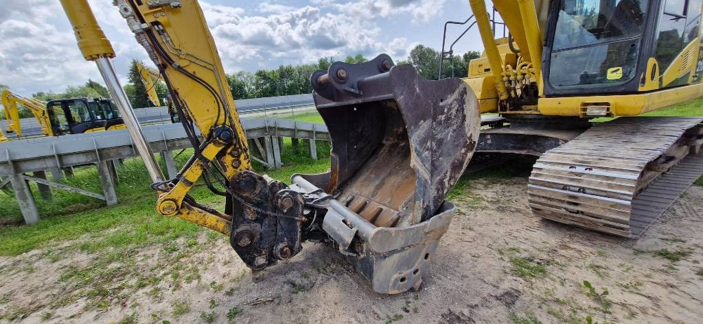 Crawler excavator Komatsu PC 210 LC-11: picture 13
