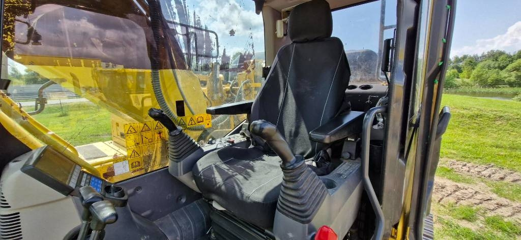 Crawler excavator Komatsu PC 210 LC-11: picture 10