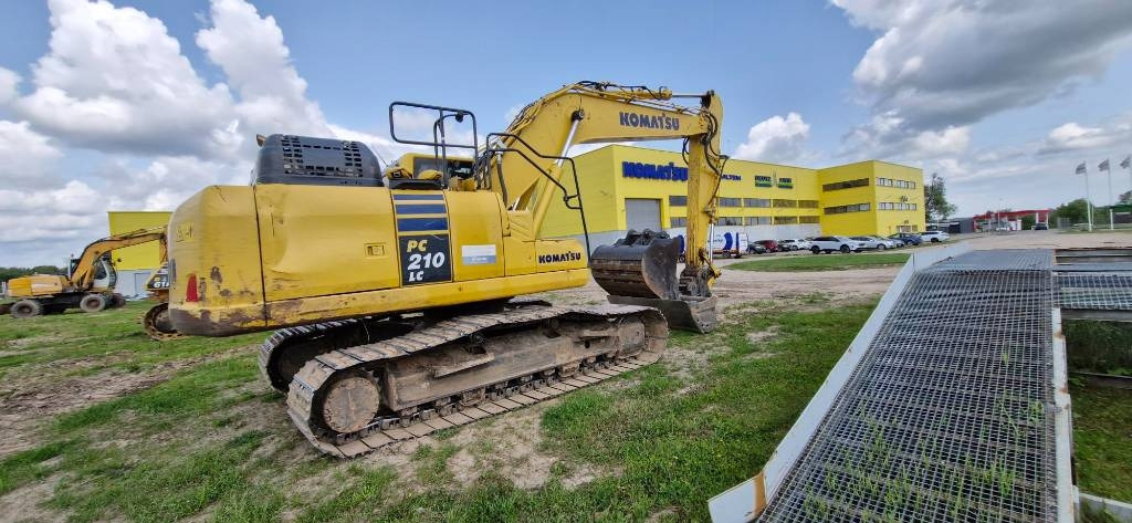 Crawler excavator Komatsu PC 210 LC-11: picture 7