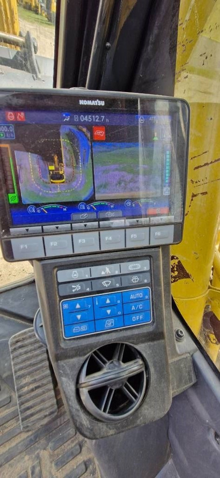 Crawler excavator Komatsu PC 210 LC-11: picture 9