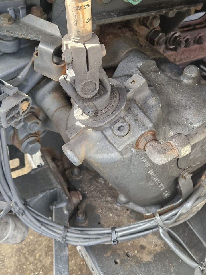 Actros MP4 Lenktgetriebe Lenkung ZF LS Getriebe Lenkung - Steering gear for Truck: picture 1 Actros MP4 Lenktgetriebe Lenkung ZF LS Getriebe Lenkung - Steering gear for Truck: picture 1