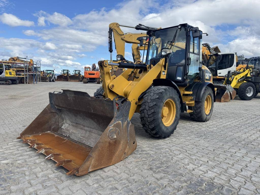 CAT 908M - Wheel loader: picture 1 CAT 908M - Wheel loader: picture 1