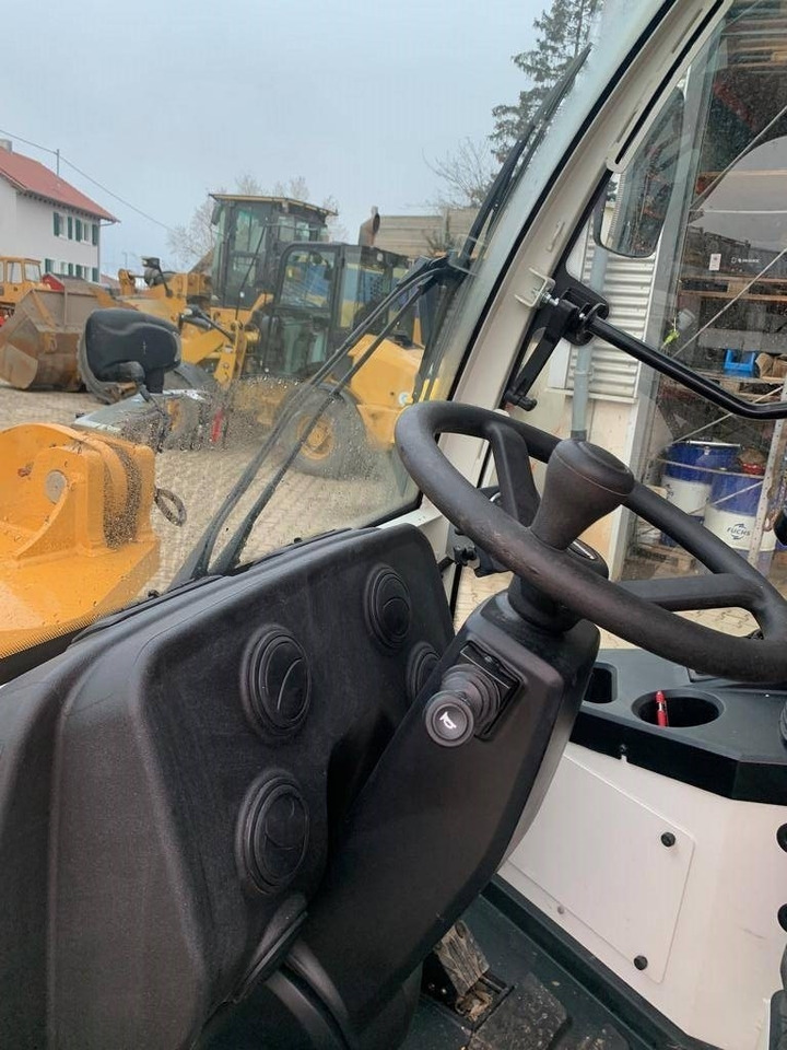 Wheel loader Liebherr L506 Compact G8.0-D ( 5x available ): picture 10