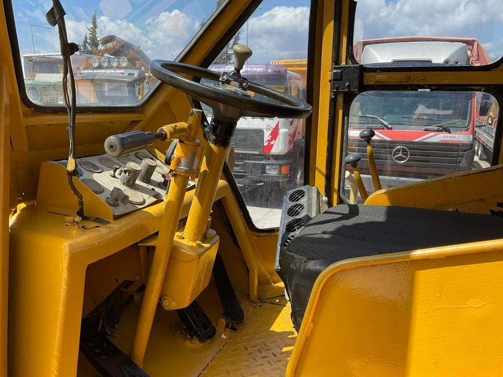 Wheel loader CAT 966C: picture 15