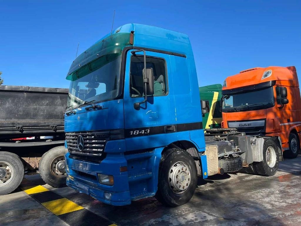 Tractor unit Mercedes-Benz 1843: picture 15