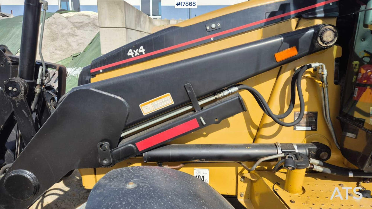 Backhoe loader 2003 CAT 424D: picture 19