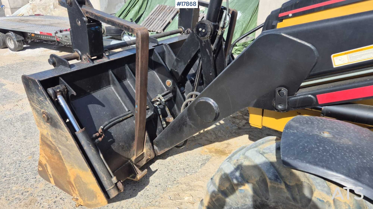 Backhoe loader 2003 CAT 424D: picture 12