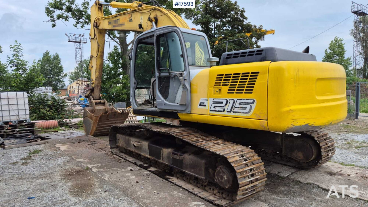 2005 New Holland E215 - Crawler excavator: picture 3 2005 New Holland E215 - Crawler excavator: picture 3
