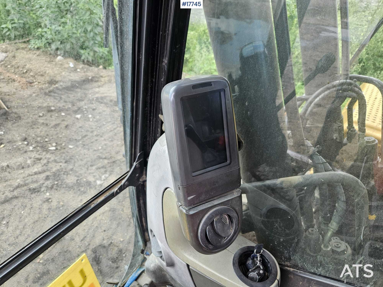 Crawler excavator 2009 CAT 320D: picture 14