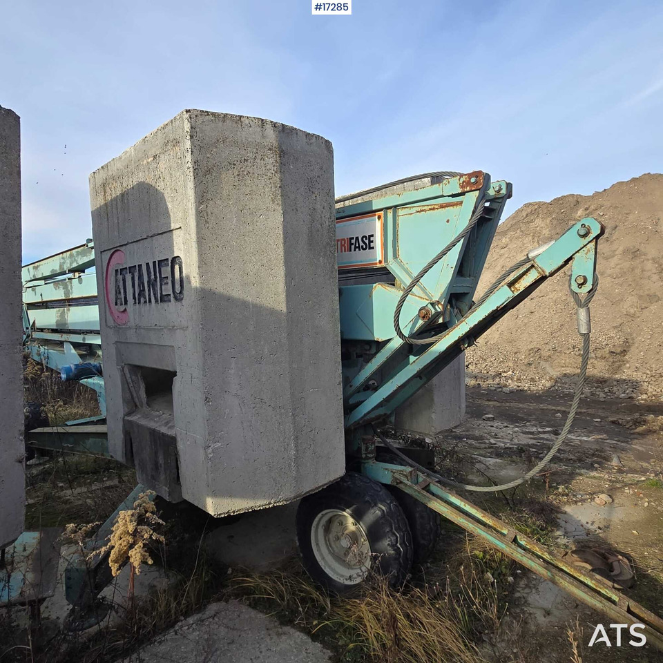Crane CATTANEO CM61R construction crane (1993) - Crane: picture 4 Crane CATTANEO CM61R construction crane (1993) - Crane: picture 4