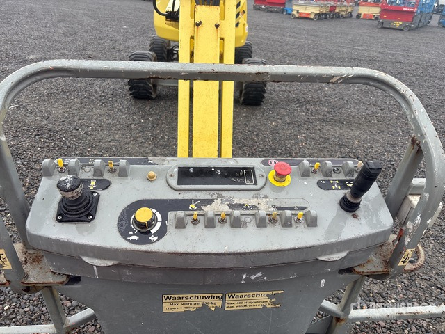 2005 JLG 510 4WD Diesel Articulating Boom Lift - Articulated boom: picture 4 2005 JLG 510 4WD Diesel Articulating Boom Lift - Articulated boom: picture 4