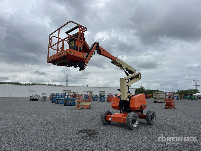 2015 JLG 340AJ 4WD Diesel Articulating Boom Lift - Articulated boom: picture 4 2015 JLG 340AJ 4WD Diesel Articulating Boom Lift - Articulated boom: picture 4