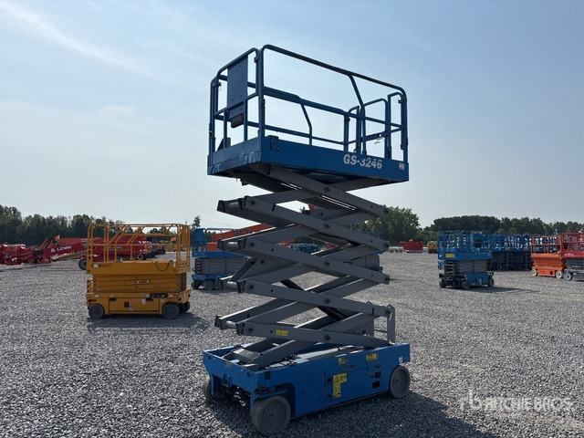 2016 Genie GS-3246 Electric Scissor Lift - Scissor lift: picture 4 2016 Genie GS-3246 Electric Scissor Lift - Scissor lift: picture 4