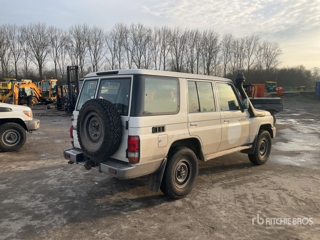 Toyota Land Cruiser SUV - SUV: picture 3 Toyota Land Cruiser SUV - SUV: picture 3