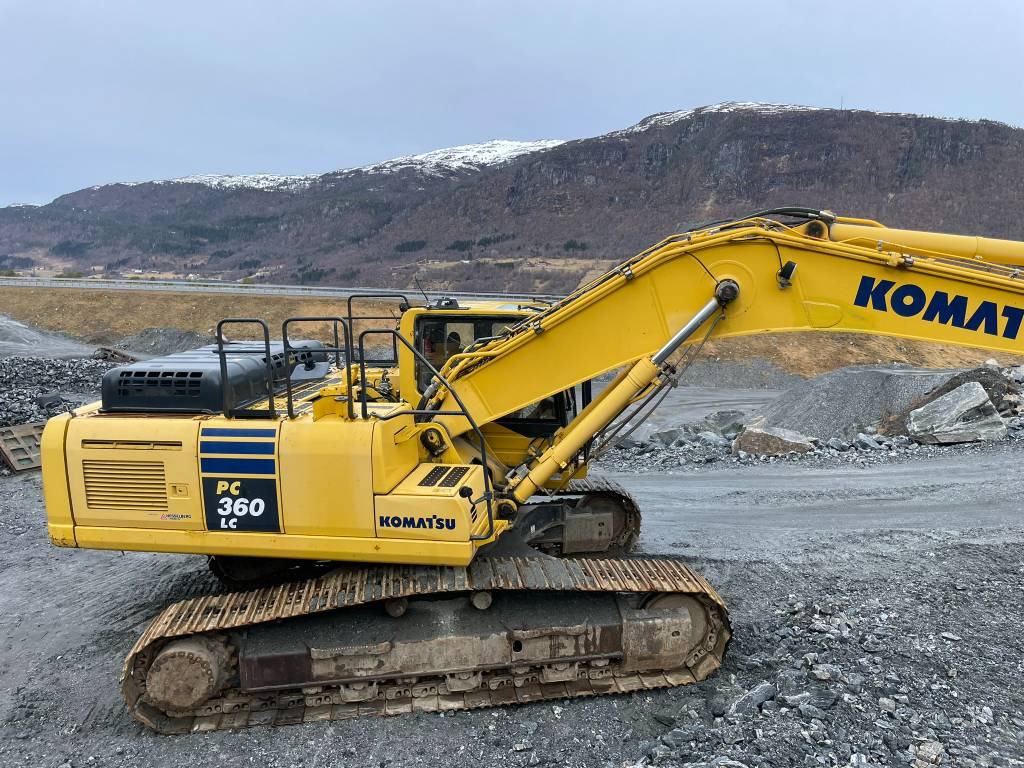 Crawler excavator Komatsu PC 360 LC-10: picture 9