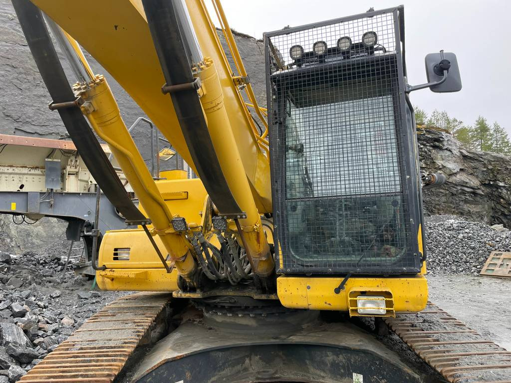 Crawler excavator Komatsu PC 360 LC-10: picture 17
