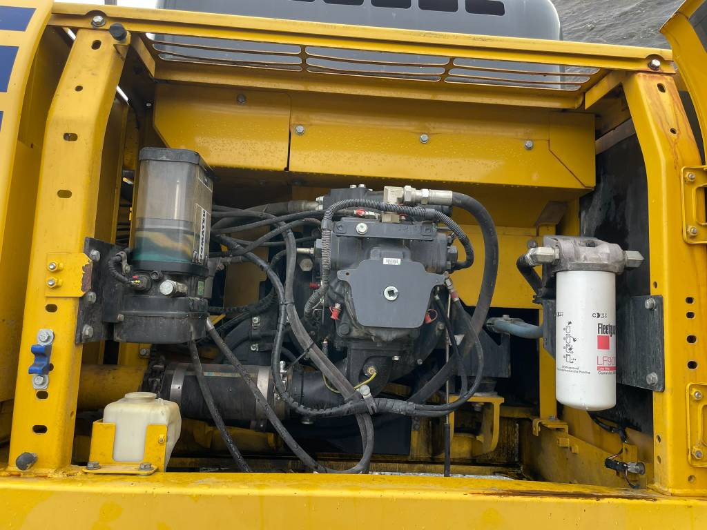 Crawler excavator Komatsu PC 360 LC-10: picture 15