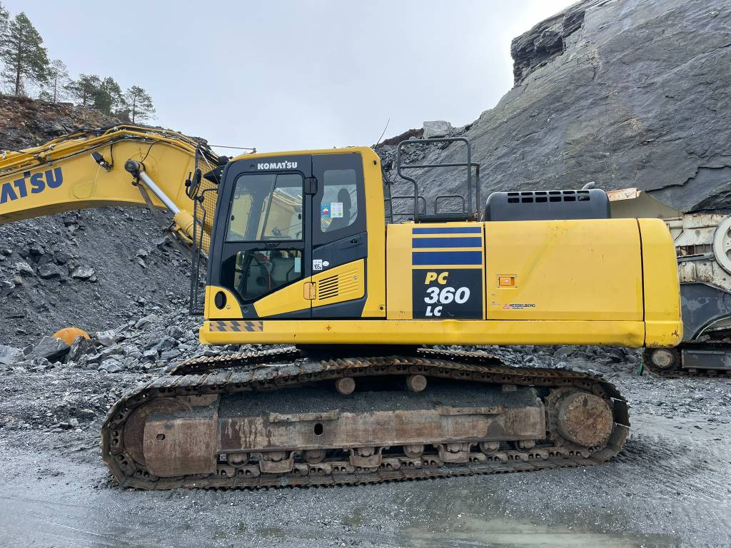 Crawler excavator Komatsu PC 360 LC-10: picture 11