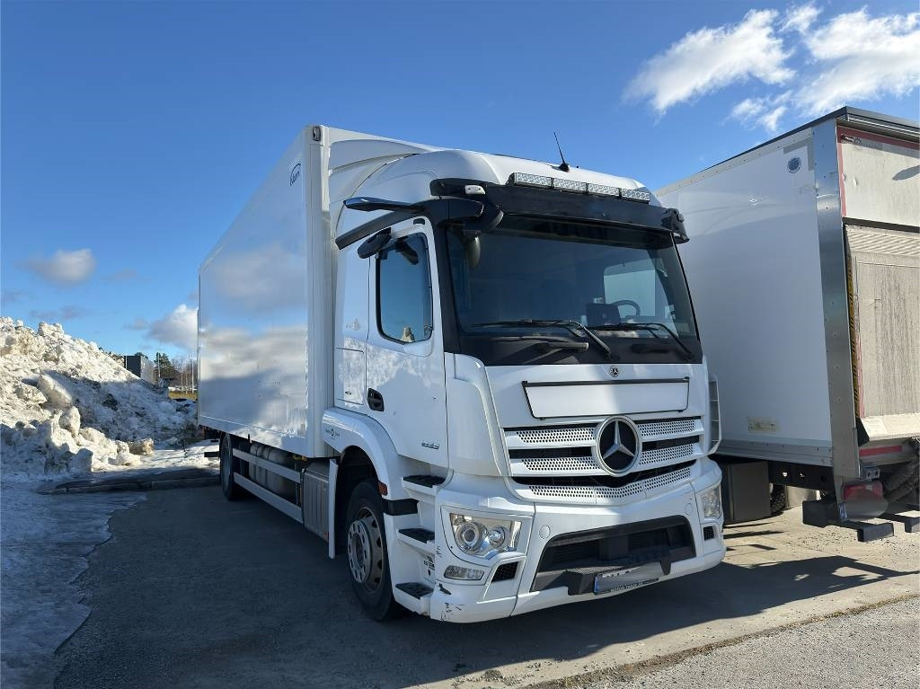 Mercedes-Benz Actros 1833 - Box truck: picture 1 Mercedes-Benz Actros 1833 - Box truck: picture 1