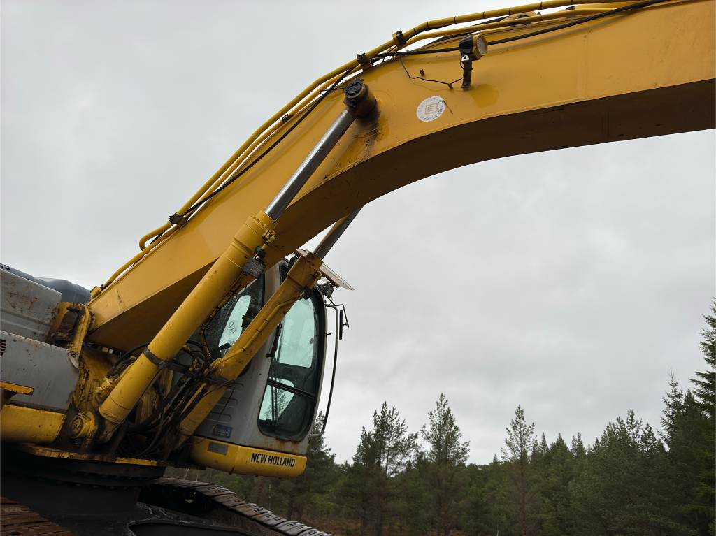 New Holland E 305 B LC - Crawler excavator: picture 4 New Holland E 305 B LC - Crawler excavator: picture 4