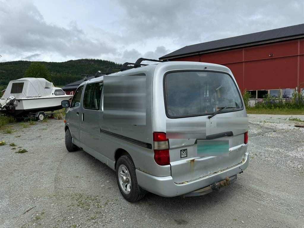 Toyota Hiace 4x4 - Combi van: picture 3 Toyota Hiace 4x4 - Combi van: picture 3
