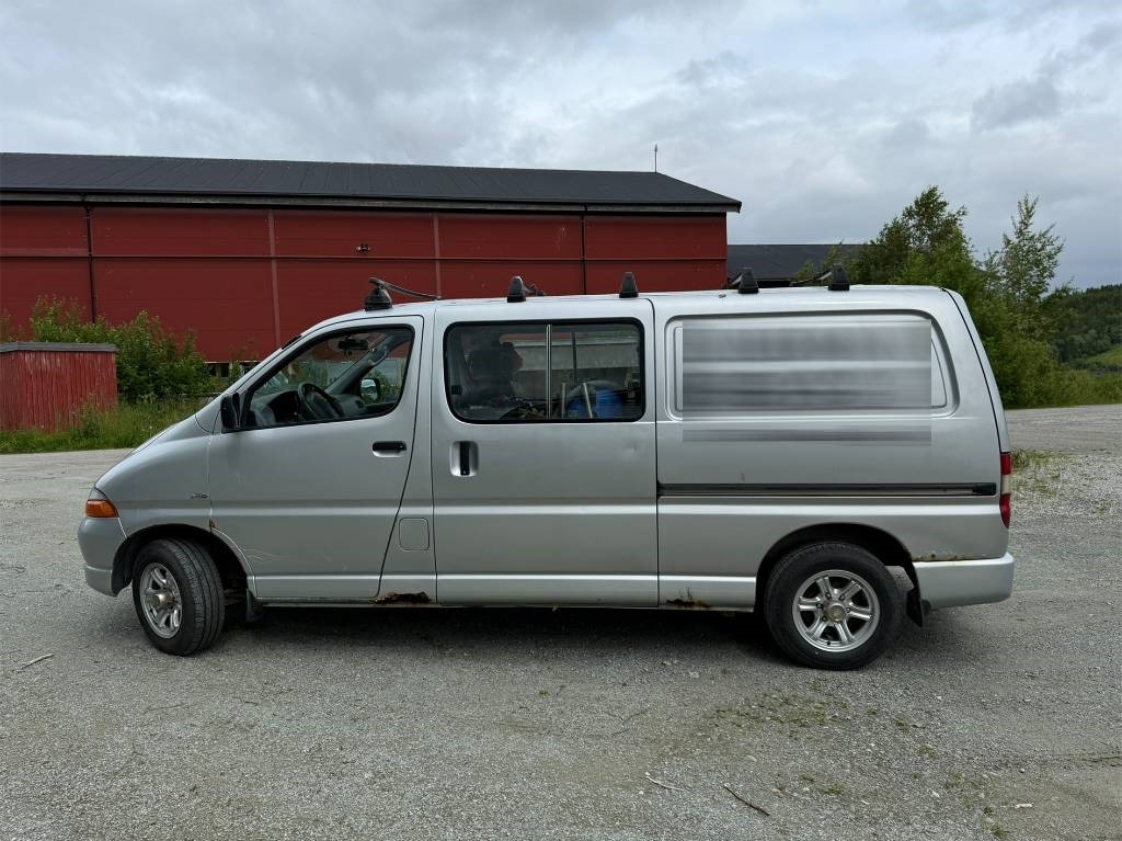 Toyota Hiace 4x4 - Combi van: picture 2 Toyota Hiace 4x4 - Combi van: picture 2