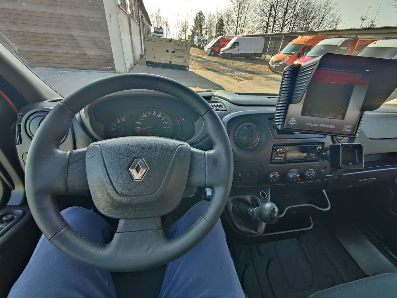 Lease a Renault Master Blaszak Roboty drogowe Pomoc drogowa Auto Serwisowe Oświe  Renault Master Blaszak Roboty drogowe Pomoc drogowa Auto Serwisowe Oświe: picture 16