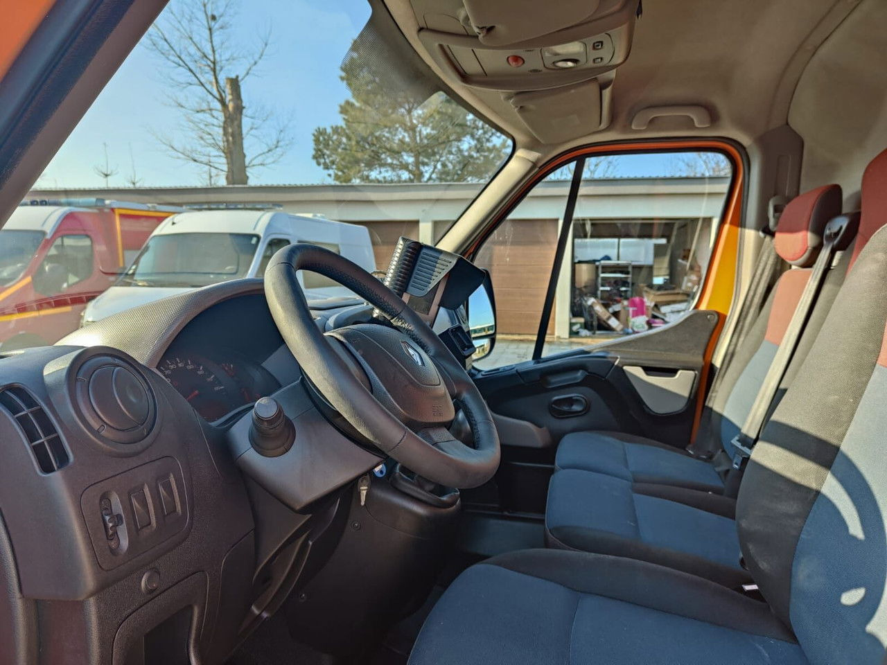 Lease a Renault Master Blaszak Roboty drogowe Pomoc drogowa Auto Serwisowe Oświe  Renault Master Blaszak Roboty drogowe Pomoc drogowa Auto Serwisowe Oświe: picture 13