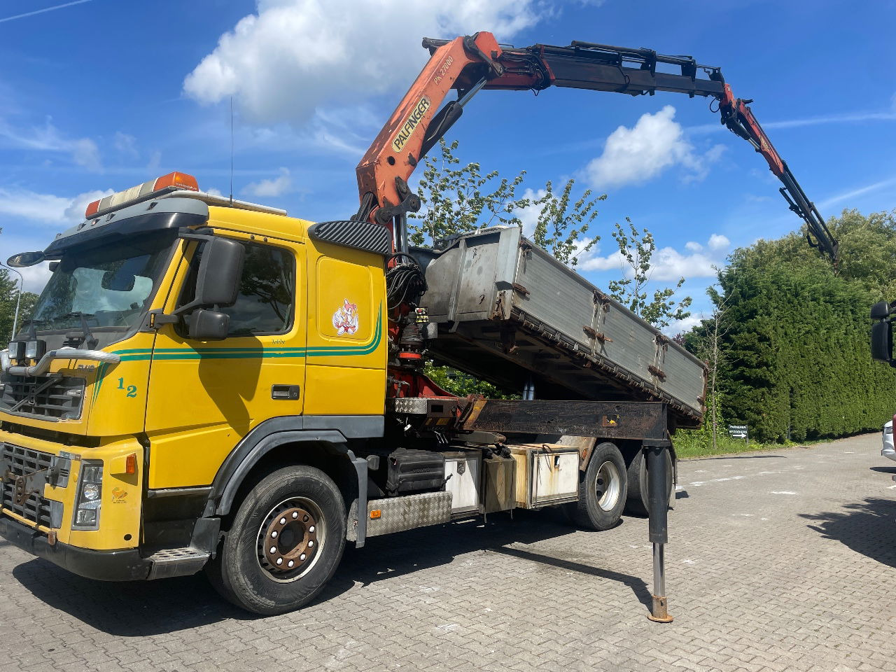 Tipper, Crane truck Volvo FM 12.380 .380 with Palfinger PK27000 with jib and tipper box: picture 6