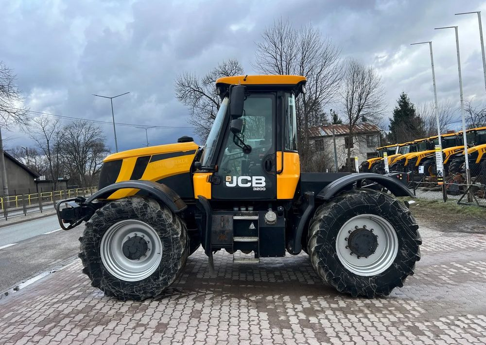 JCB Fastrac 3200 - Farm tractor: picture 2 JCB Fastrac 3200 - Farm tractor: picture 2