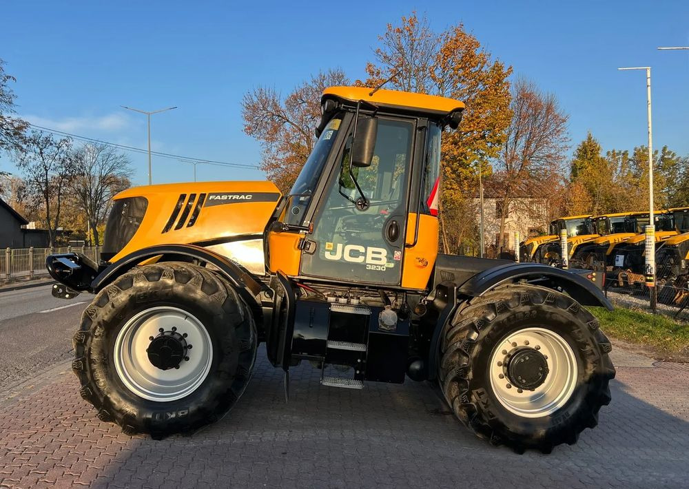 JCB Fastrac 3230 Xtra - Farm tractor: picture 2 JCB Fastrac 3230 Xtra - Farm tractor: picture 2