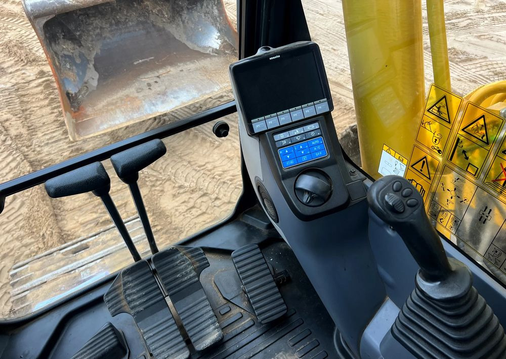 Komatsu PC 210LC - Crawler excavator: picture 2 Komatsu PC 210LC - Crawler excavator: picture 2