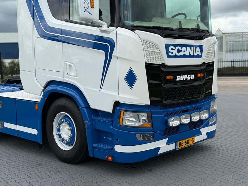 Scania R450 SHOW TRUCK, INTERIOR, STEERING, RETARDER, 570.000 KM. - Tractor unit: picture 5 Scania R450 SHOW TRUCK, INTERIOR, STEERING, RETARDER, 570.000 KM. - Tractor unit: picture 5